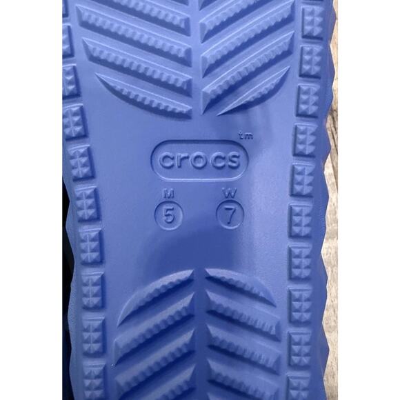 NWT Crocs Classic Geometric Slide Sandals V2 Sz M5/W7 Blue Rubber Casual Slip On - Picture 8 of 8
